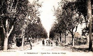 Tocqueville - Grande Rue Entree du Village